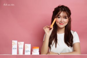 chụp ảnh sản phẩm với người mẫu
