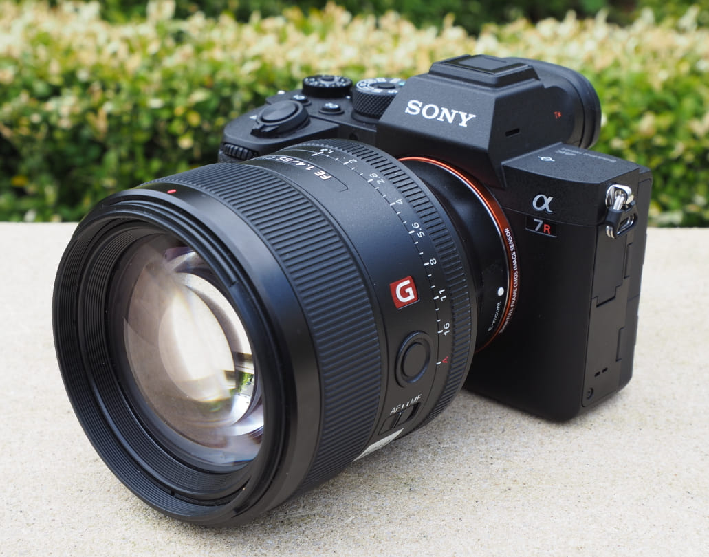 Sony Alpha A7R Mark IV được mệnh danh là máy chụp ảnh sản phẩm chuyên nghiệp