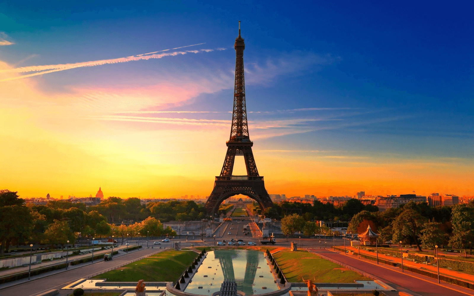 Hình ảnh tháp Eiffel theo bố cục đường dẫn ấn tượng