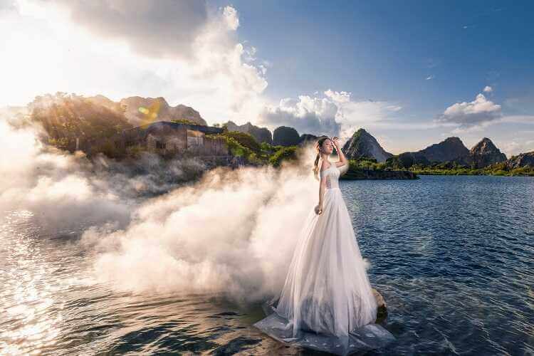 Hồ Núi Cốc là địa điểm quen thuộc cho nhiều studio, photographer và các các cặp đôi đến chụp hình cưới (Ảnh: sưu tầm)
