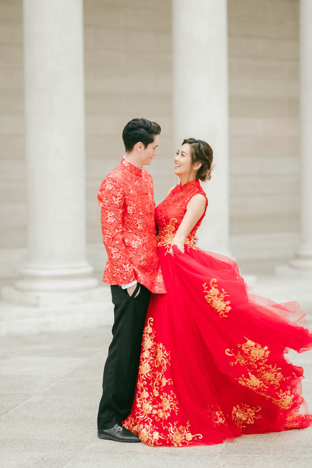 Kết hợp yếu tố hiện đại và truyền thống tạo cổ trang Trung Quốc là một trong những ý tưởng chụp ảnh cưới độc lạ (Ảnh sưu tầm)