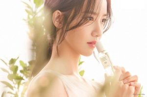 cách tạo dáng chụp ảnh với mỹ phẩm